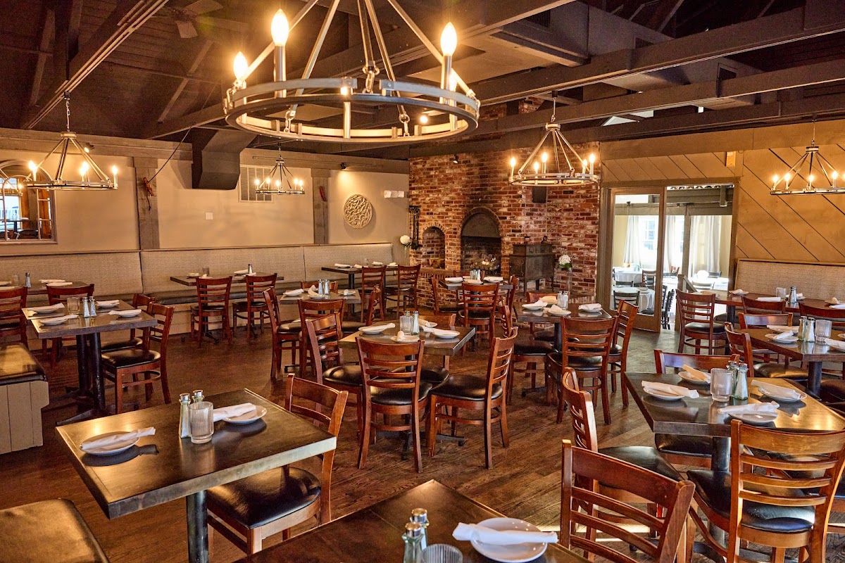 Courtyard Restaurant And Bar